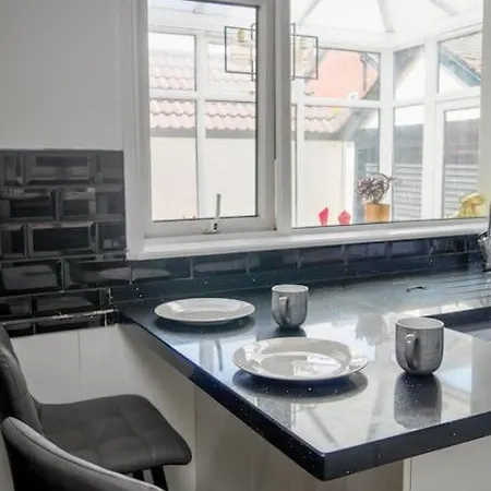 - Sea Views Long Stays, Contractors Redcar