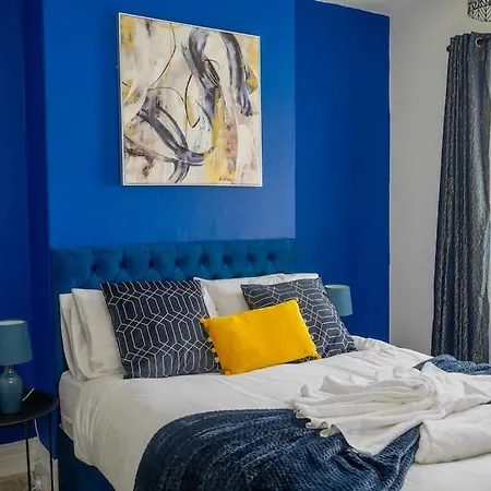 - Sea Views Long Stays, Contractors *
