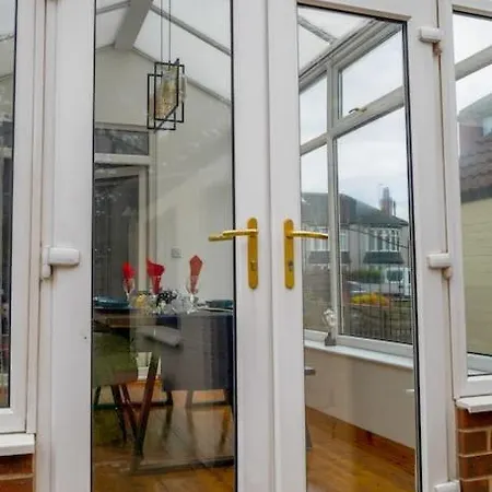 - Sea Views Long Stays, Contractors *