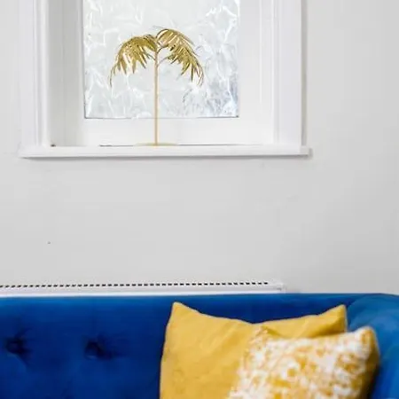- Sea Views Long Stays, Contractors