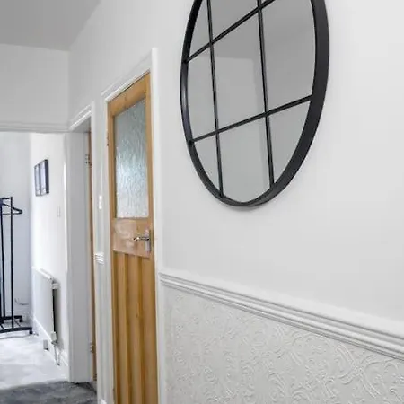 - Sea Views Long Stays, Contractors